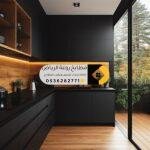 فني مطابخ يقوم بفحص الأعطال